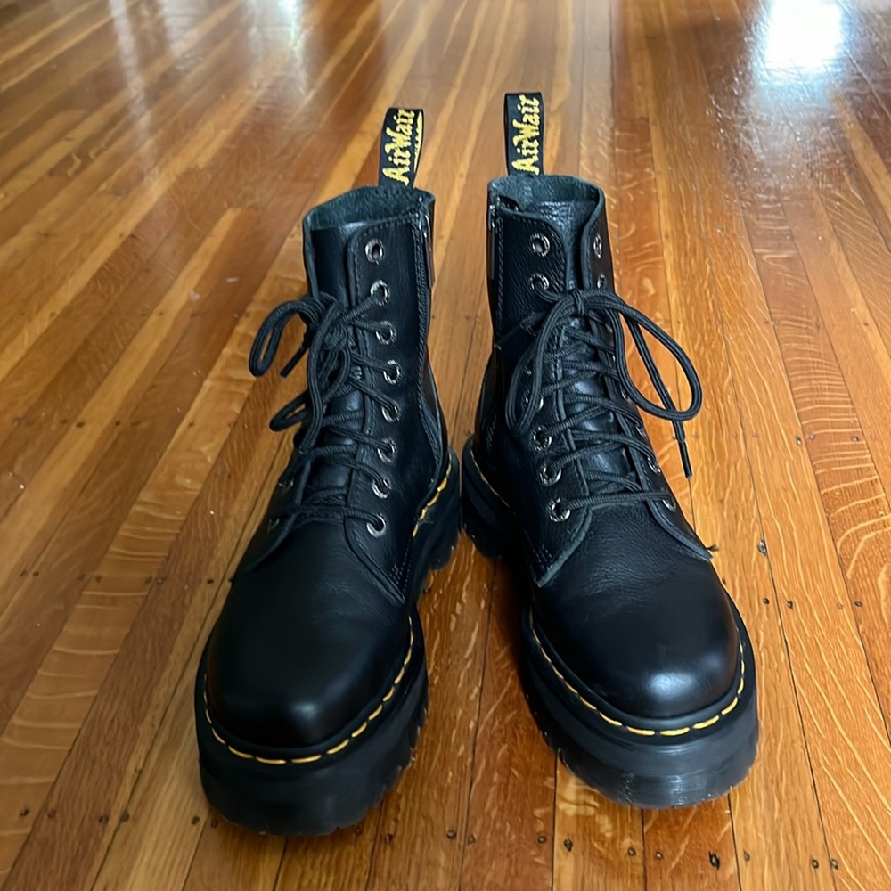 Dr. Martens black leather platform boots size 7 EU 38